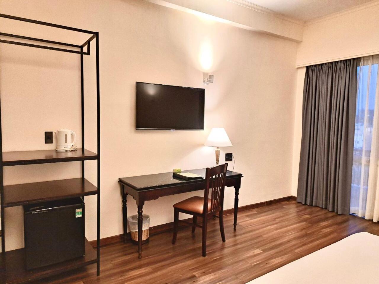 Liberty 2 Hotel Ho Chi Minh City Exterior photo