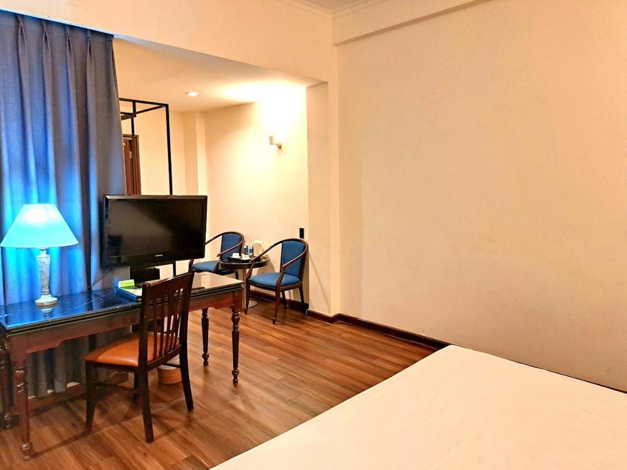 Liberty 2 Hotel Ho Chi Minh City Exterior photo