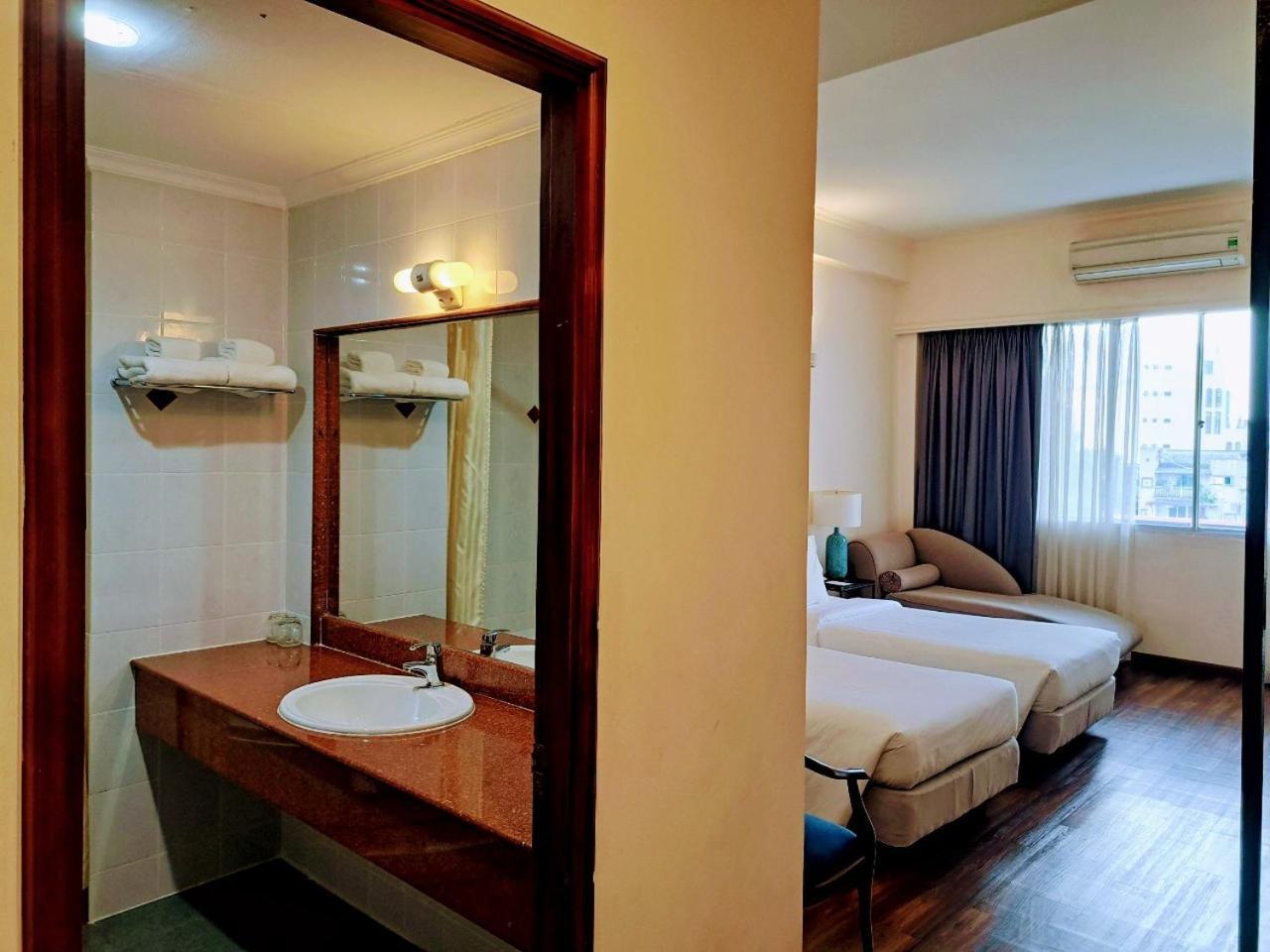 Liberty 2 Hotel Ho Chi Minh City Exterior photo