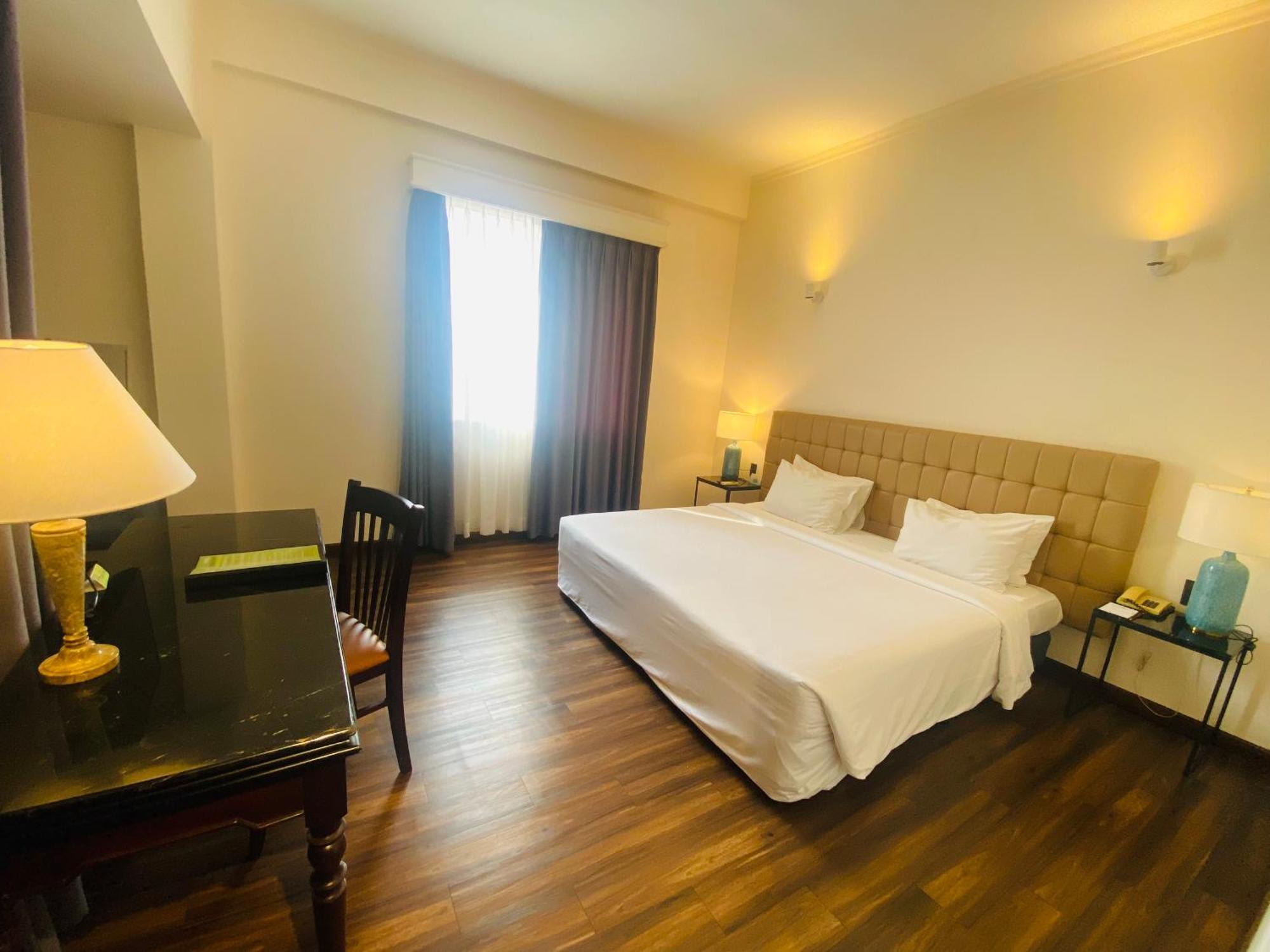 Liberty 2 Hotel Ho Chi Minh City Exterior photo