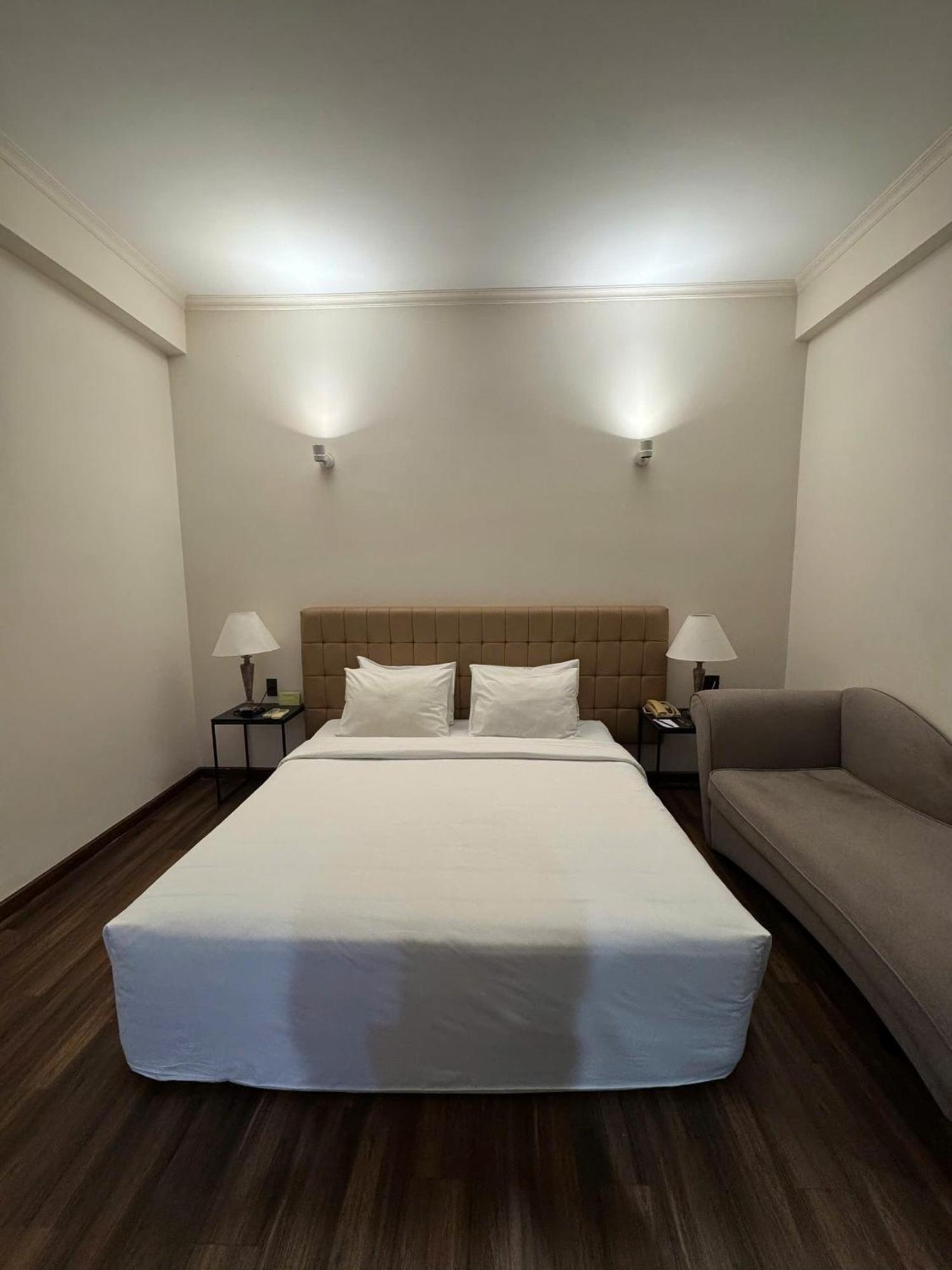 Liberty 2 Hotel Ho Chi Minh City Exterior photo